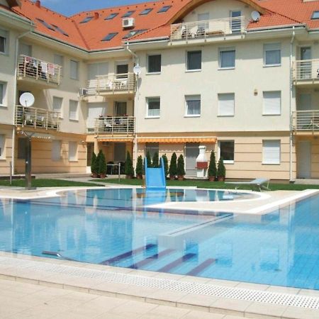 Relax Wellness Apartman Hajduszoboszlo Apartment Екстериор снимка