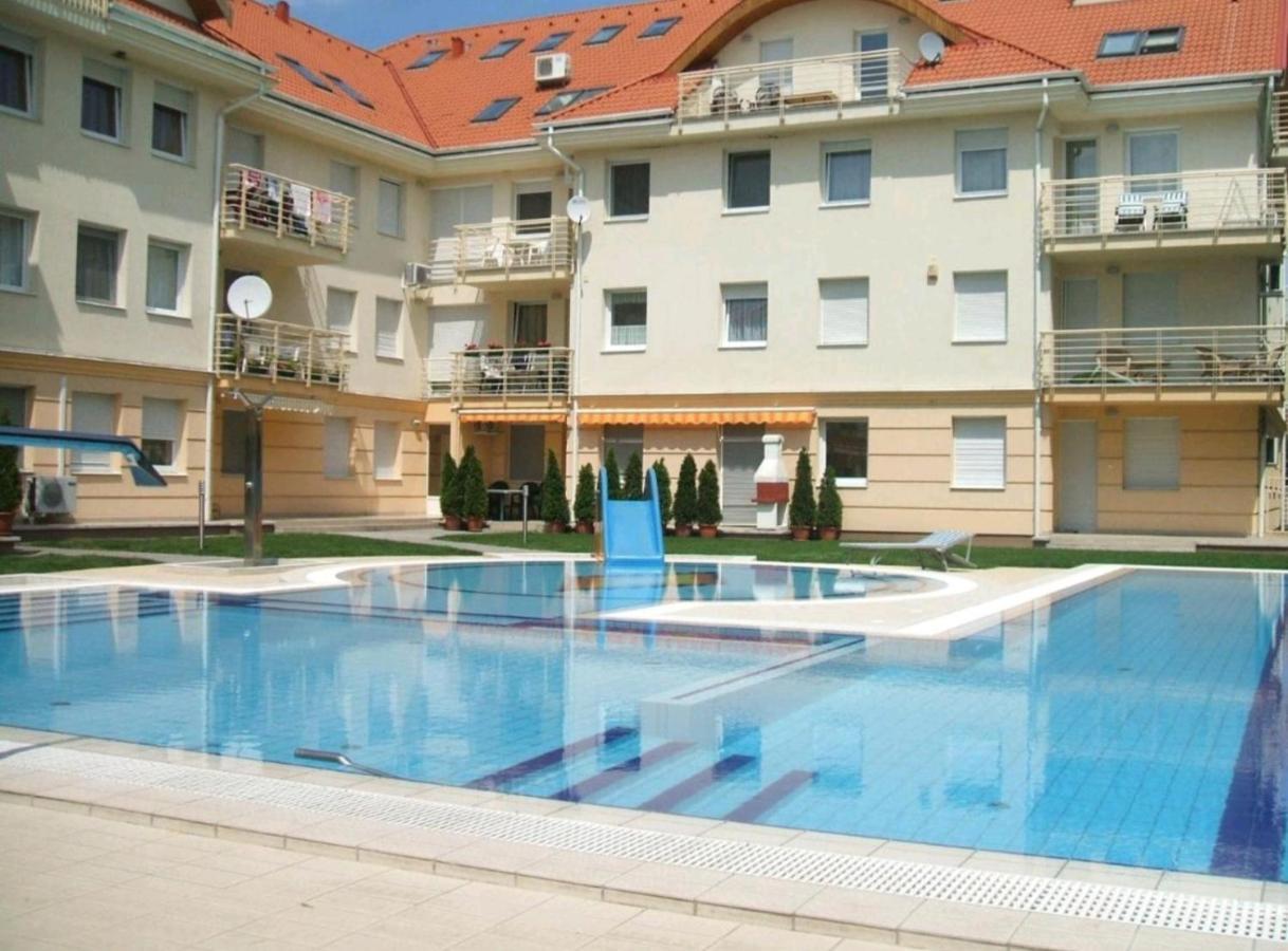 Relax Wellness Apartman Hajduszoboszlo Apartment Екстериор снимка