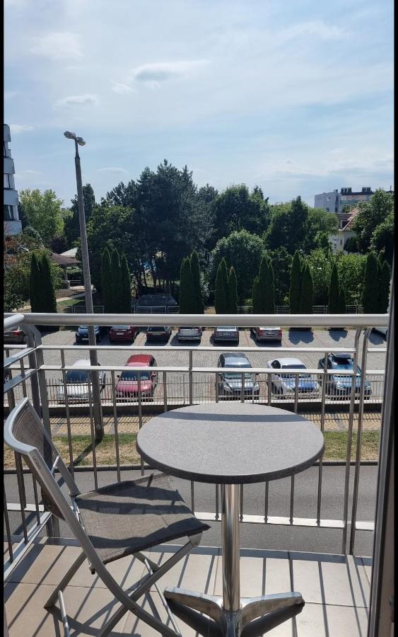 Relax Wellness Apartman Hajduszoboszlo Apartment Екстериор снимка