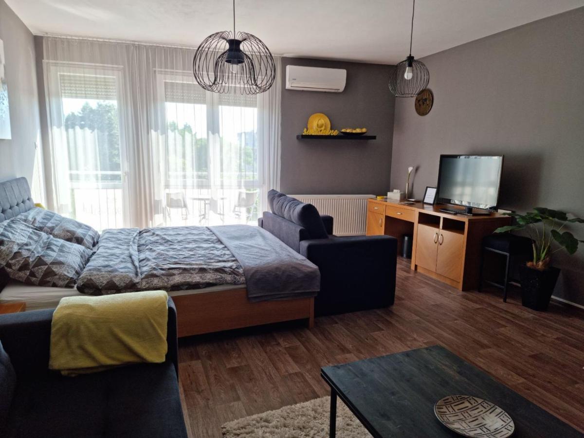 Relax Wellness Apartman Hajduszoboszlo Apartment Екстериор снимка